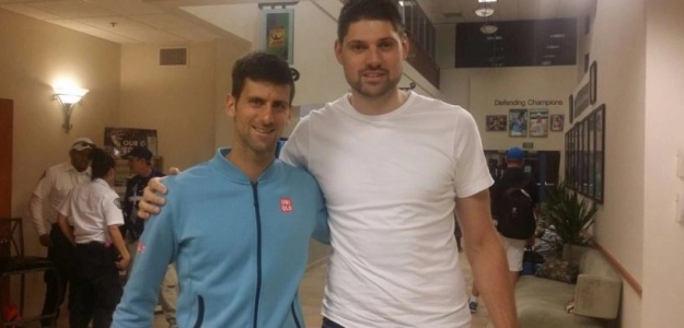 Nikola Vucevic, junto a Novak Djokovic. 