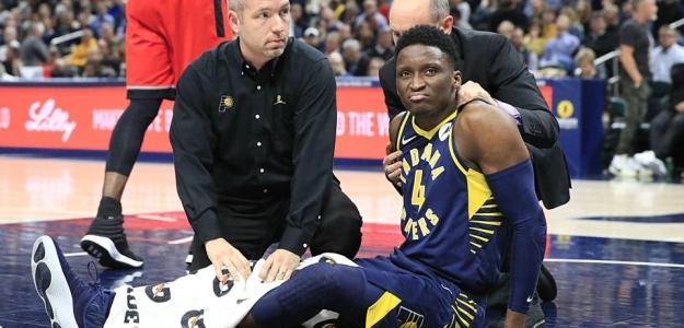 Victor Oladipo, siendo atendido tras su caída