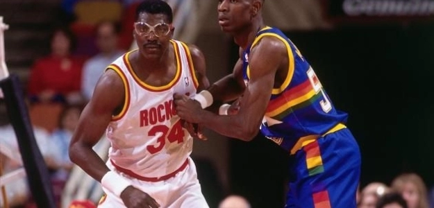 Hakeem Olajuwon y Dikembe Mutombo, mejores taponadores NBA. Foto: gettyimages