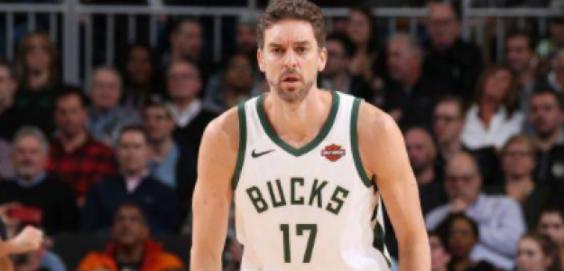 Pau Gasol, con la camiseta de Milwaukee Bucks.