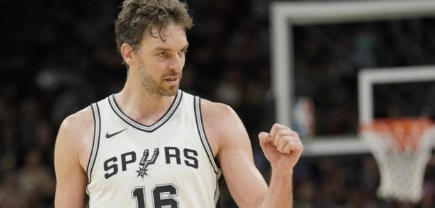 Pau Gasol, con la camiseta de entrenamiento de los Spurs.