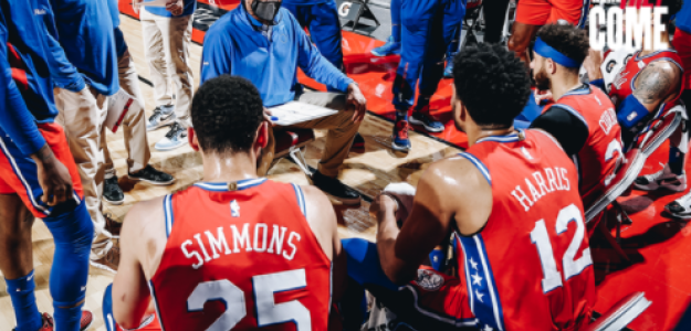 Doc Rivers, el jefe de los Sixers, junto a sus chicos. 