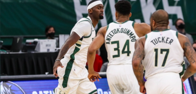 Bobby Portis, Giannis Antetokounmpo y PJ Tucker, jugadores de los Bucks.