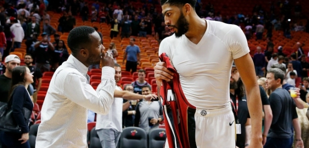 Davis y Paul durante la previa de un partido. Foto: nba.com