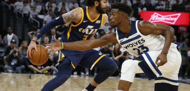Ricky Rubio penetra ante Jimmy Butler. 
