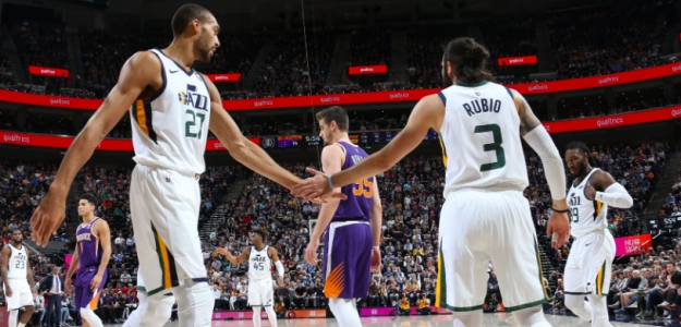 Rudy Gobert y Ricky Rubio, frente a los Suns. Foto: @NBA