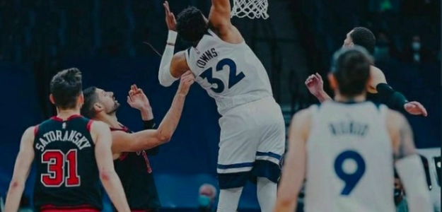 Karl Anthony Towns y Ricky Rubio, los mejores de los Wolves ayer.