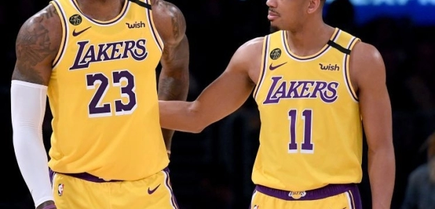 LeBron James y Avery Bradley en un partido de los Lakers.