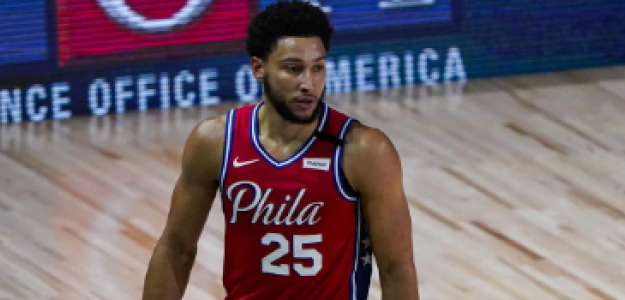 Ben Simmons jugando un partido con los Philadelphia 76ers.