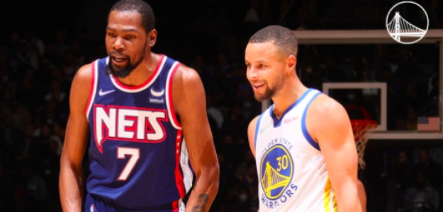 Stephen Curry, junto a Kevin Durant, en el Warriors-Nets.