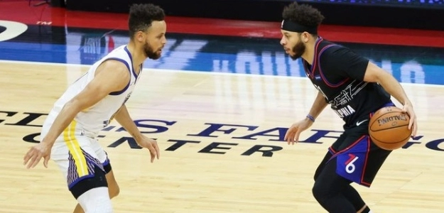 Stephen y Seth Curry, hermanos y jugadores de la NBA.