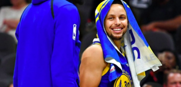 Stephen Curry, satisfecho en una imagen ante los Hawks.