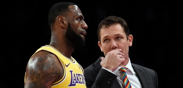 LeBron y Walton durante un partido de temporada regular. Foto: nba.com