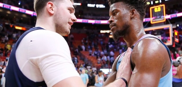 Luka Doncic y Jimmy Butler tras un partido de Dallas y Miami.