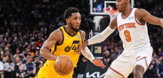 Donovan Mitchell, defendido por R.J. Barrett