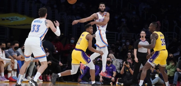 Mike Muscala, con los Oklahoma City Thunder