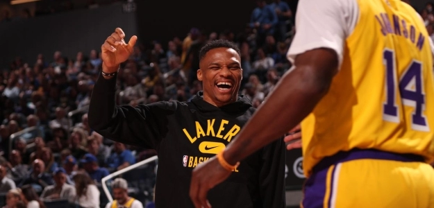 Russell Westbrook, entrando a canasta