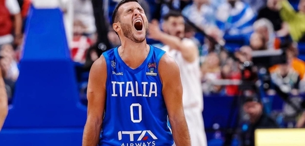 Italia da la sorpresa del campeonato eliminando a Serbia.