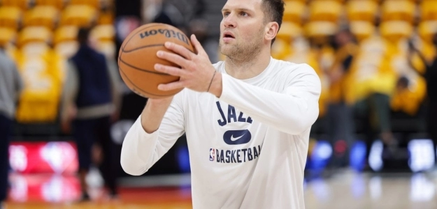 Bojan Bogdanovic, en un calentamiento con los Utah Jazz