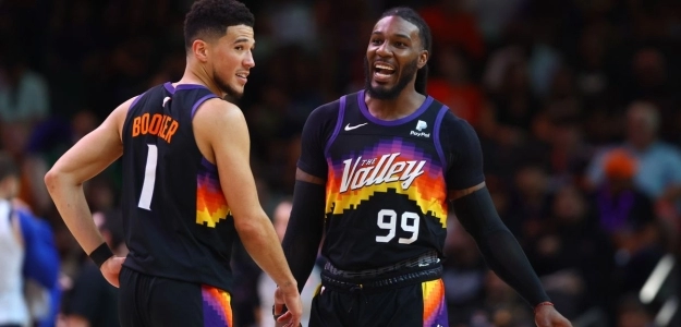 Devin Booker y Jae Crowder, con los Phoenix Suns
