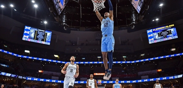 Ja Morant machacando el aro