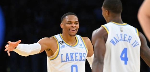 Russell Westbrook y Lonnie Walker IV