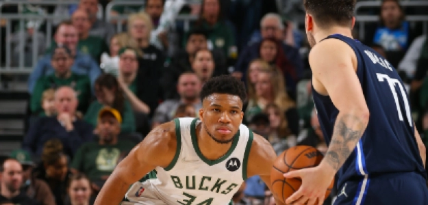 Giannis Antetokounmpo, defendiendo a Luka Doncic en el Mavs-Bucks.