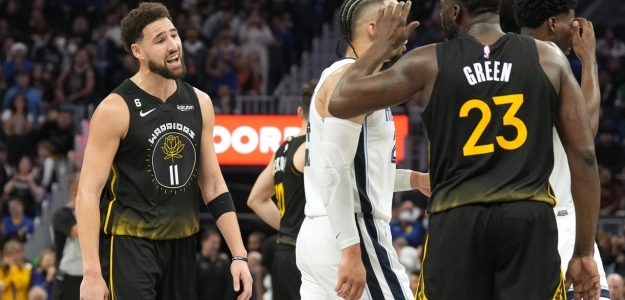 Klay Thompson y Draymond Green, discutiendo con Dillon Brooks
