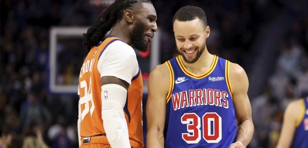 Jae Crowder y Stephen Curry, en un Phoenix Suns - Golden State Warriors