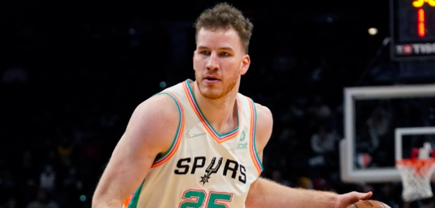 Jakob Poeltl, con la camiseta de San Antonio Spurs. 