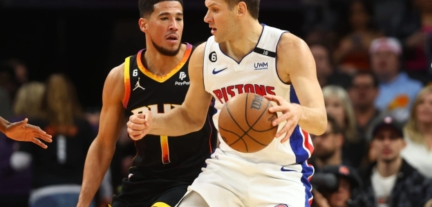 Bojan Bogdanovic, defendido por Devin Booker