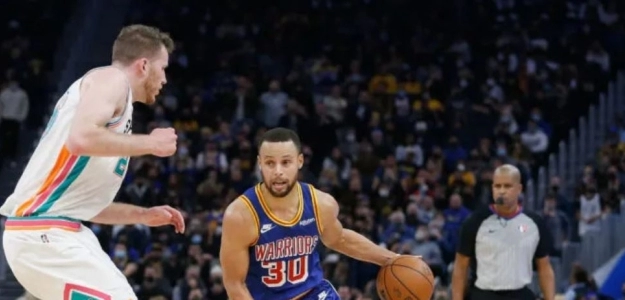 Jakob Poeltl vuelve a sonar para Golden State Warriors.