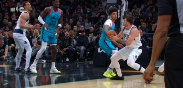 Momento de la lesión de Luka Doncic ante Phoenix Suns. 