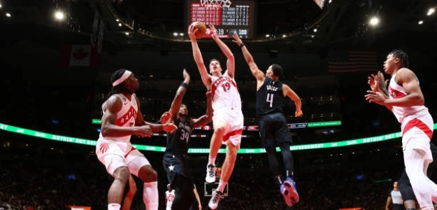Jakob Poeltl en Toronto Raptors. Foto: gettyimages