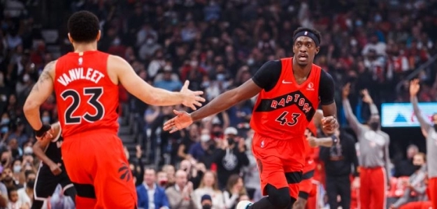 VanVleet y Siakam suenan para Brooklyn Nets.