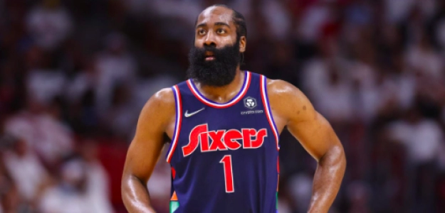 James Harden, estrella de Philadelphia 76ers.