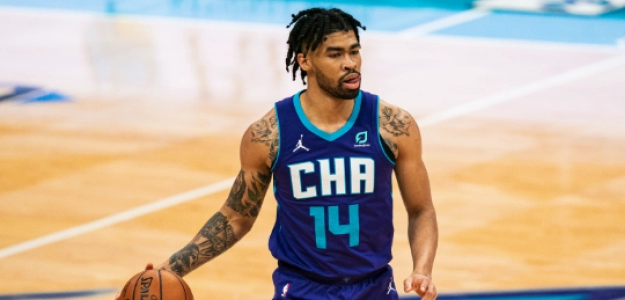 Nick Richards renueva con Charlotte Hornets. 