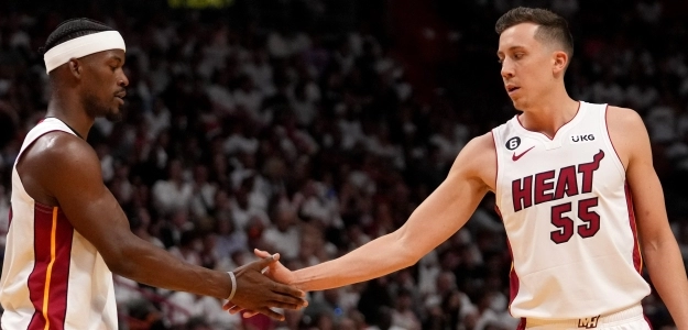 Jimmy Butler y Duncan Robinson, jugadores de Miami Heat.
