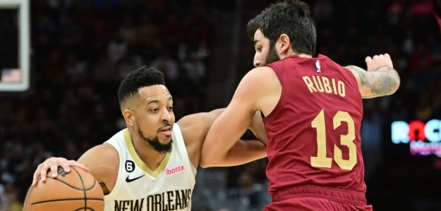 Ricky Rubio, defendiendo a CJ McCollum