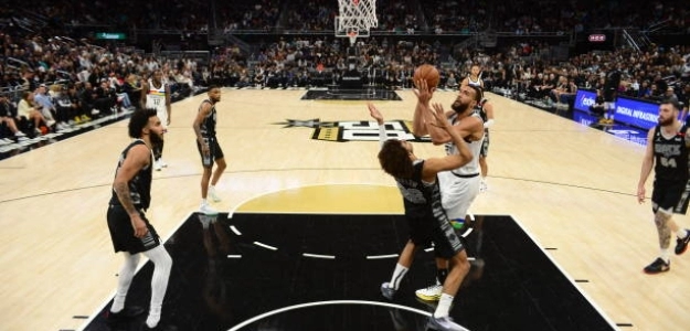 Rudy Gobert, vergonzoso puñetazo. Foto: gettyimages
