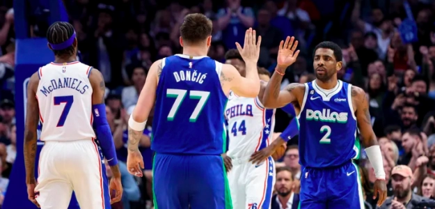 Kyrie Irving, jugador de Dallas Mavericks, junto a Luka Doncic. 