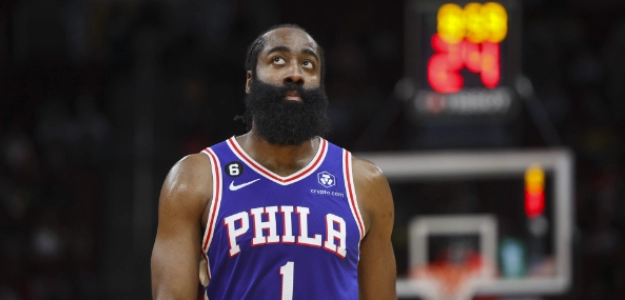 James Harden, estrella de Philadelphia 76ers.