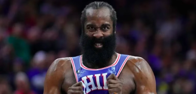 James Harden, estrella de Philadelphia 76ers.