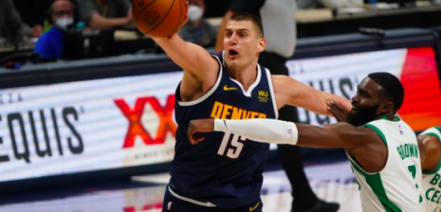 Jokic ganará mucho más que Brown. 