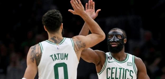 Jayson Tatum y Jaylen Brown