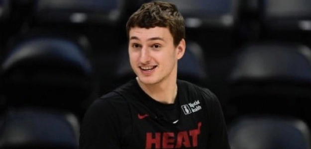 Nikola Jovic, jugador de Miami Heat.