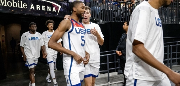 Mikal Bridges y Austin Reaves