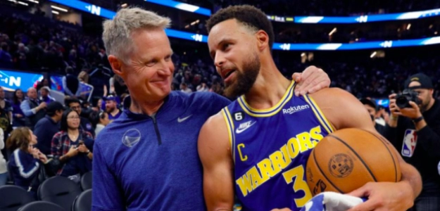 Stephen Curry, junto a Steve Kerr, estrella y entrenador de los Warriors. 