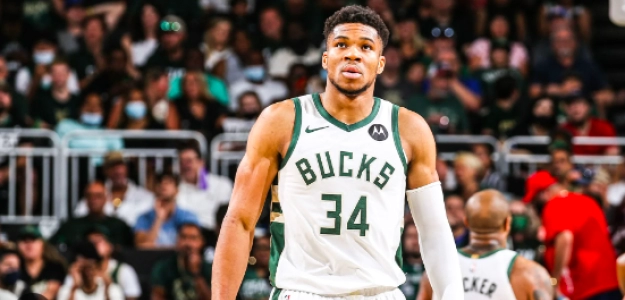 Giannis Antetokounmpo, con la camiseta de Milwaukee Bucks.