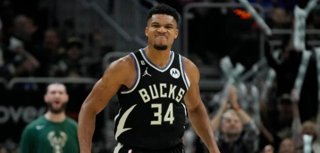Giannis Antetokounmpo, con la camiseta de Milwaukee Bucks.